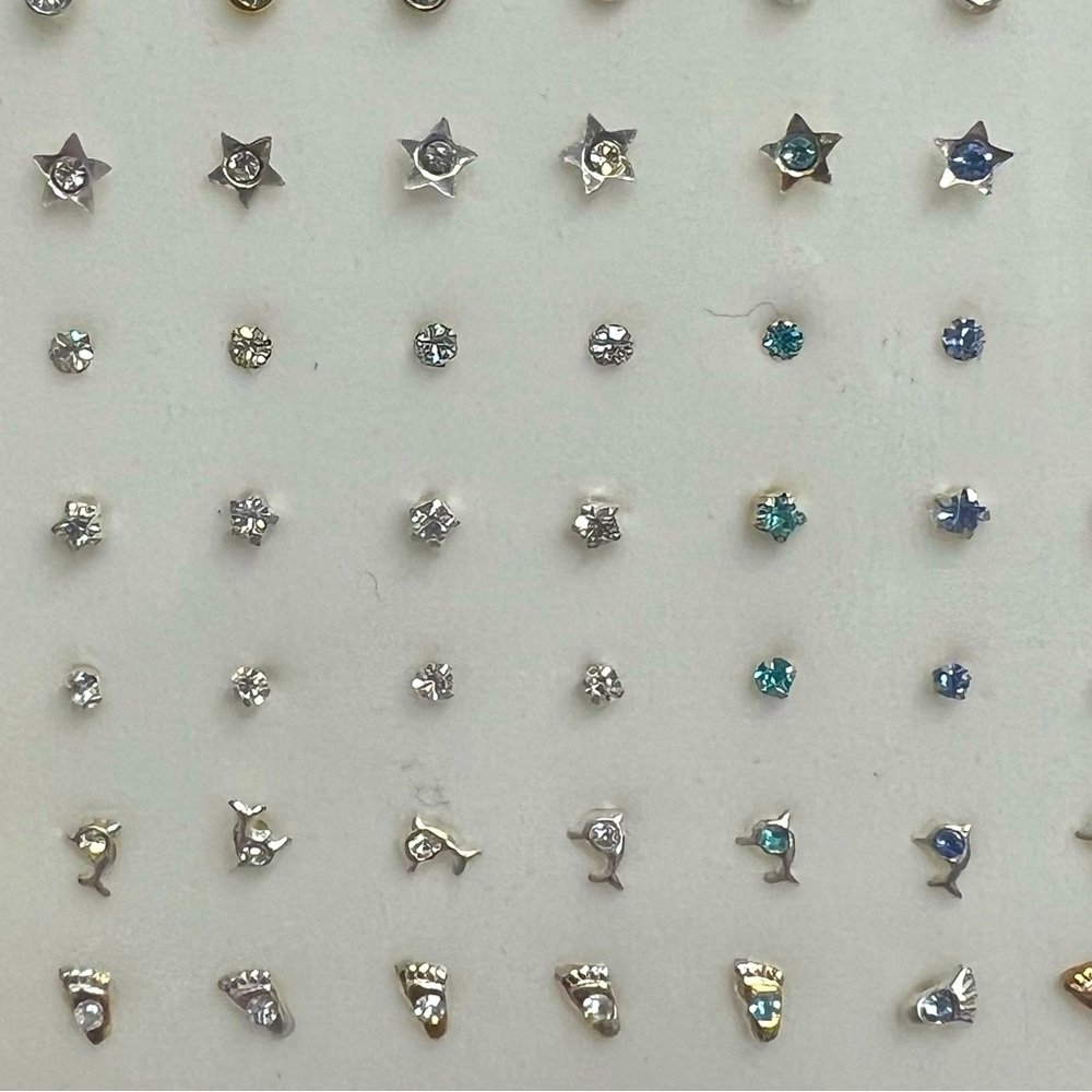 22g nose jewelry . Tray full of 120 nose pins for $25